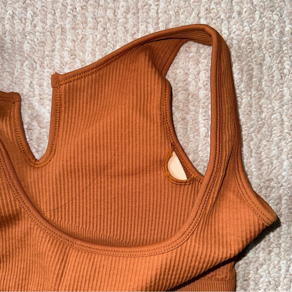 Rust orange two piece workout set - Picture 4 of 7
